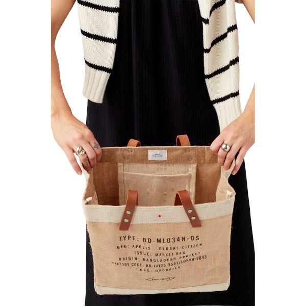APOLIS-23APR27-ONMODEL-9694jpg_2000.jpg
