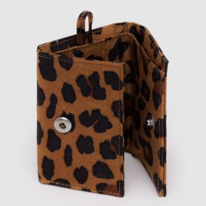 Snap Wallet Leopard